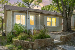 Downtown Branson Bungalow
